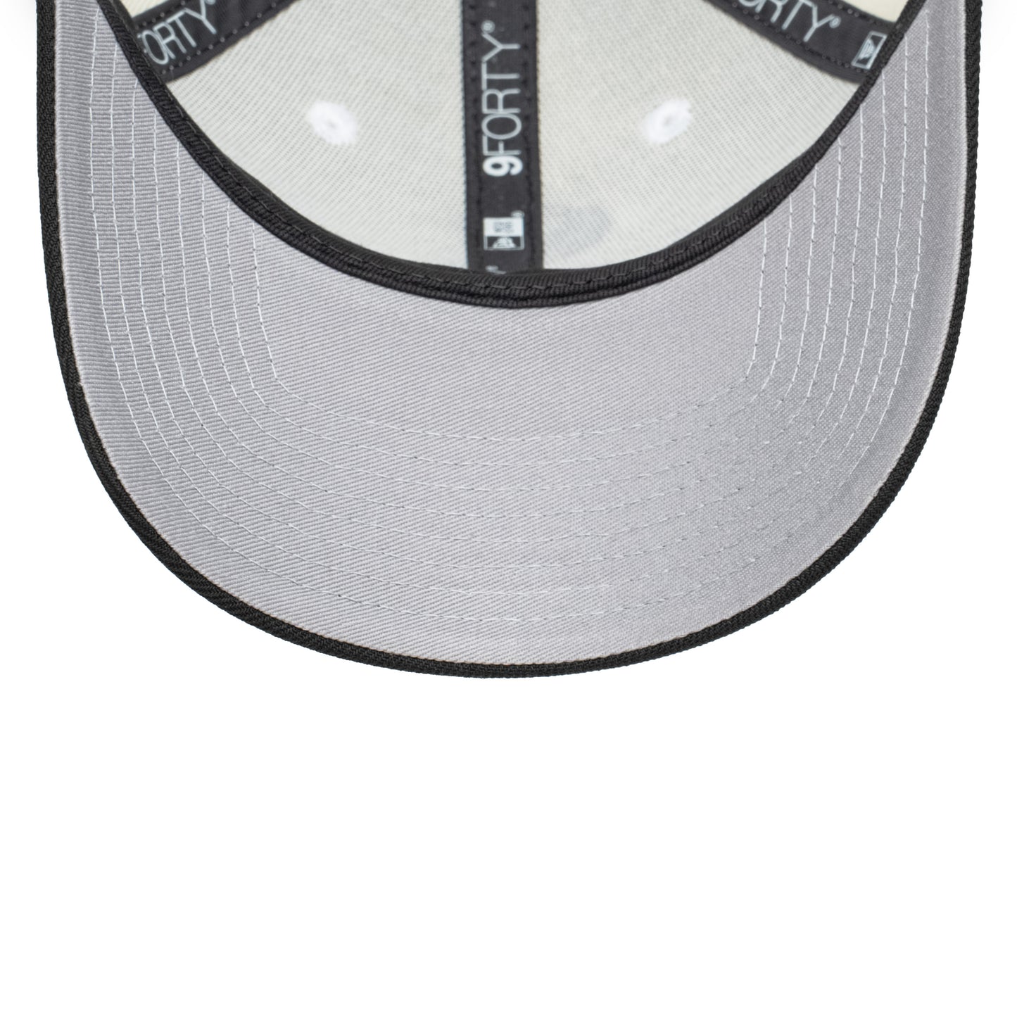 9FORTY Chicago White Sox World Series 2005 2-Tone Black Visor Chrome White Snapback