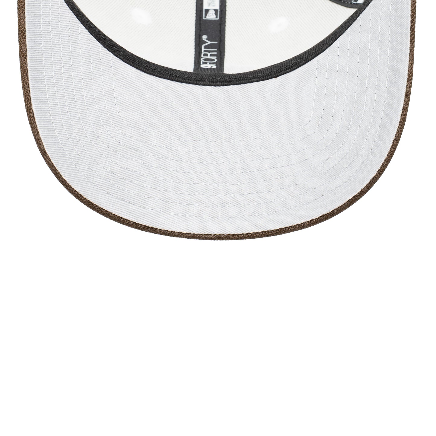 9FORTY New York Yankees 2-Tone World Series 1999 2-Tone Walnut Visor Chrome White Snapback