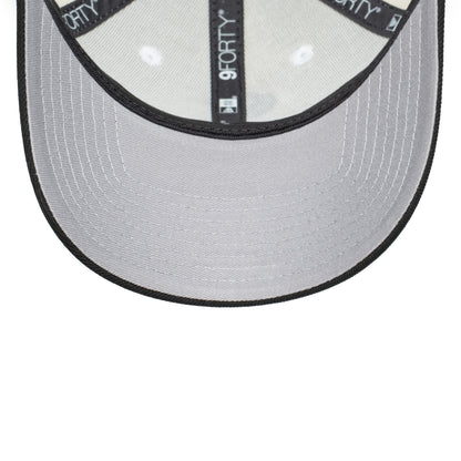9FORTY Chicago White Sox World Series 2005 2-Tone Black Visor Chrome White Snapback