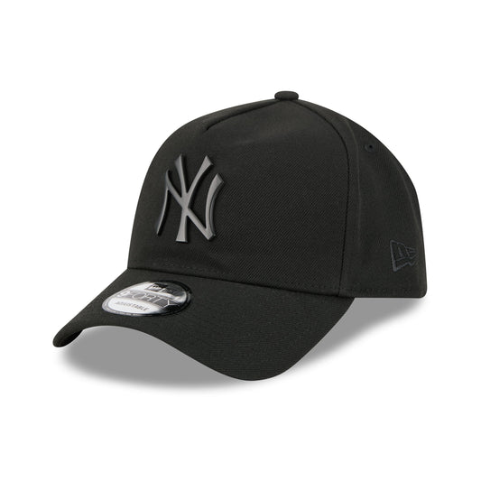 9FORTY A-Frame New York Yankees Metal Badge Black Adjustable