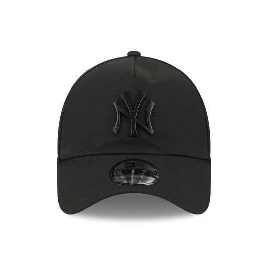 9FORTY A-Frame New York Yankees Metal Badge Black Adjustable