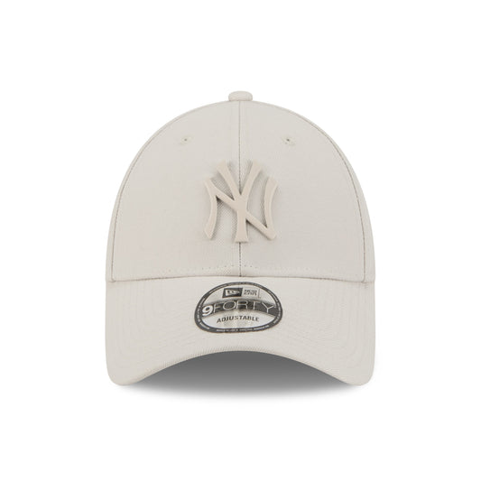 9FORTY New York Yankees Metal Badge Stone Adjustable