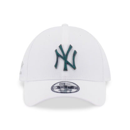 9FORTY New York Yankees Metal Badge Bronze Green White Adjustable