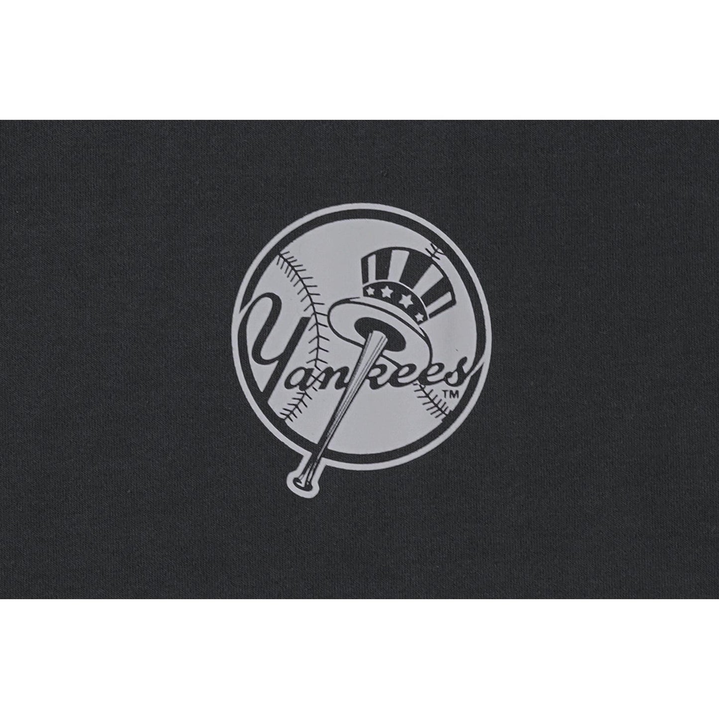 New York Yankees Sugary Twist Oversized Short Sleeve Steel Cloud T-Shirt