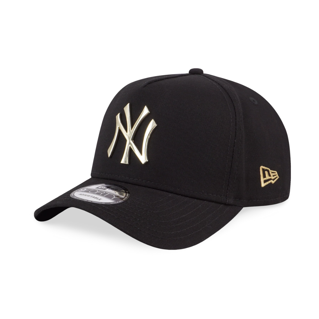 9FORTY A-Frame New York Yankees Metal Badge Gold Black Adjustable