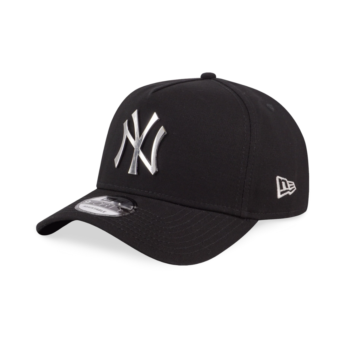 9FORTY A-Frame New York Yankees Metal Badge Silver Black Adjustable