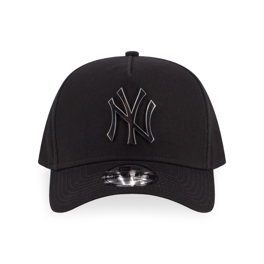 9FORTY A-Frame New York Yankees Metal Badge Silver Black Adjustable